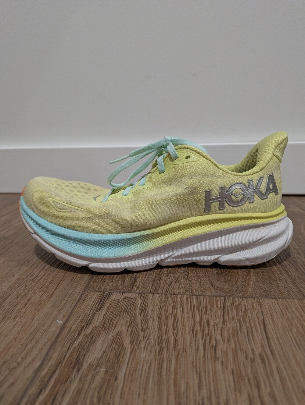 HOKA Clifton 9 Size 7.5B - Picture 9 of 12